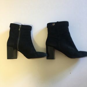 Pour la Victorie Suede Booties